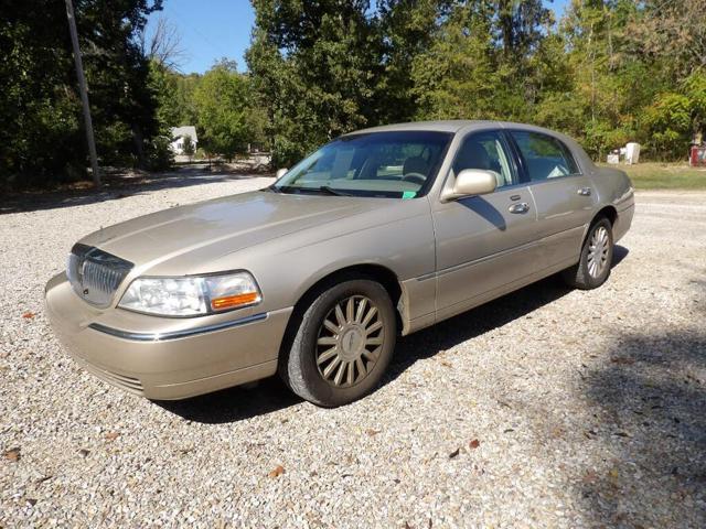 2005 Lincoln Town Car Signature