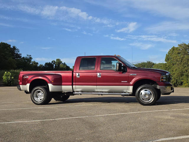 2006 Ford Super Duty F-350 DRW Lariat