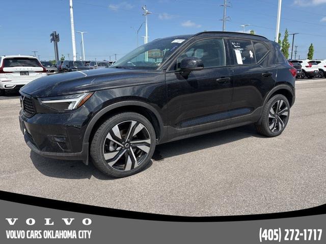 2025 Volvo XC40 B5 Plus Dark Theme AWD