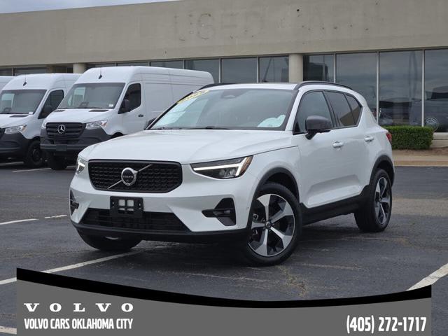 2025 Volvo XC40 B5 Plus Dark Theme AWD