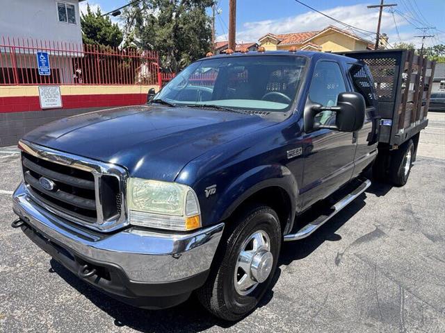 2002 Ford Super Duty F-350 DRW Lariat