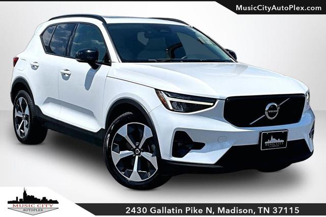 2023 Volvo XC40 B5 Plus Dark Theme AWD