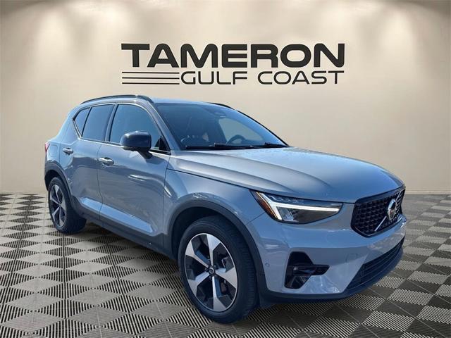 2024 Volvo XC40 B5 Plus Dark Theme