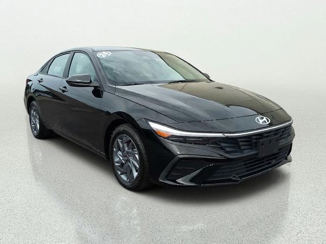 2024 Hyundai Elantra SEL FWD