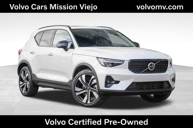 2023 Volvo XC40 B5 Plus Dark Theme AWD