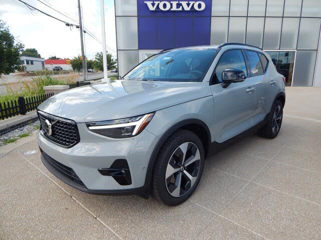 2026 Volvo XC40 B5 Plus AWD