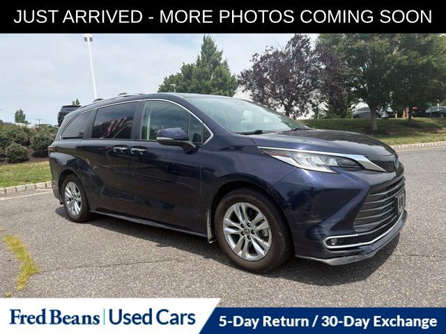 2023 Toyota Sienna Limited 7-Passenger