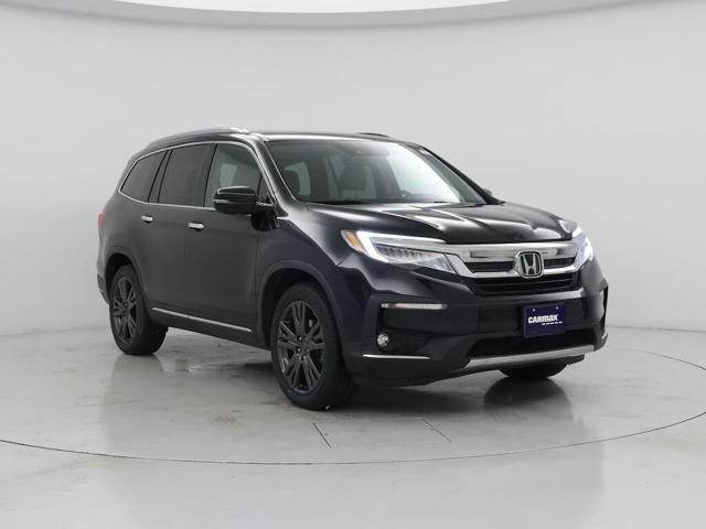 2020 Honda Pilot Touring AWD with Rear Captain'