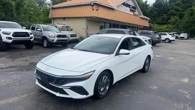 2025 Hyundai Elantra Hybrid Limited FWD