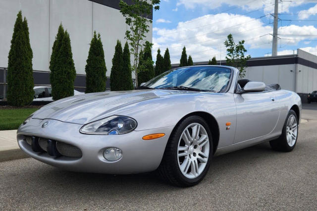2004 Jaguar XKR Base