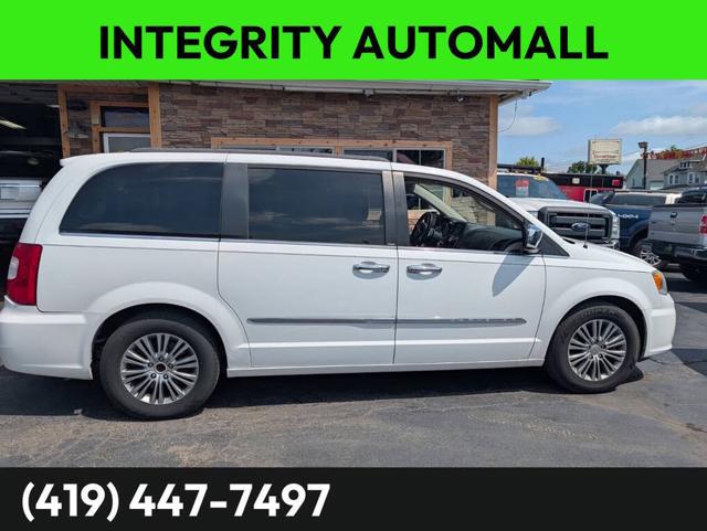 2014 Chrysler Town and Country Touring-L