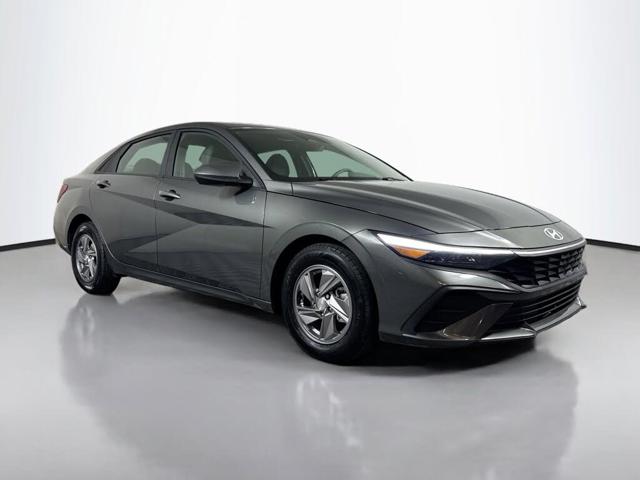 2025 Hyundai Elantra SE FWD