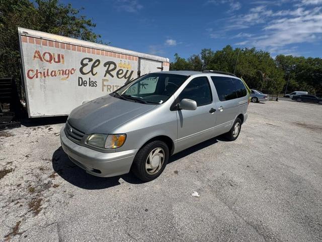 2002 Toyota Sienna LE