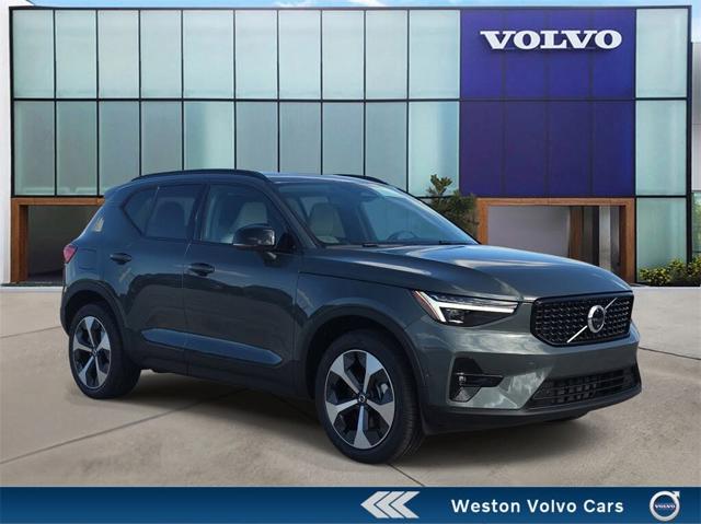 2026 Volvo XC40 B5 Plus AWD