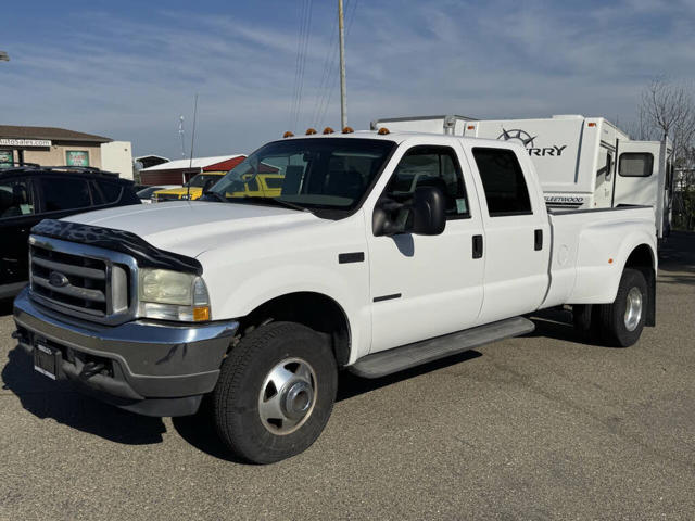2002 Ford Super Duty F-350 DRW Lariat