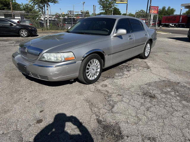 2005 Lincoln Town Car Signature