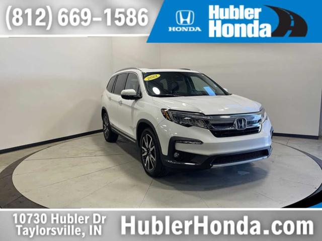 2022 Honda Pilot Touring w/Rear Captain's Chairs
