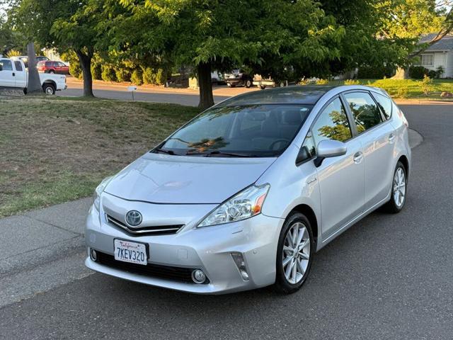 2014 Toyota Prius v Five