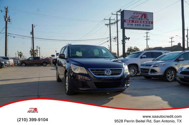 2012 Volkswagen Routan SE