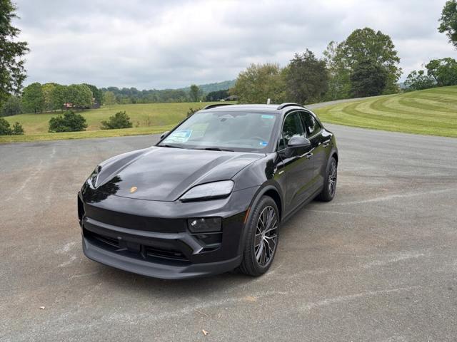 2026 Porsche Macan AWD