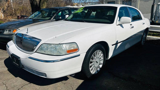 2005 Lincoln Town Car Signature