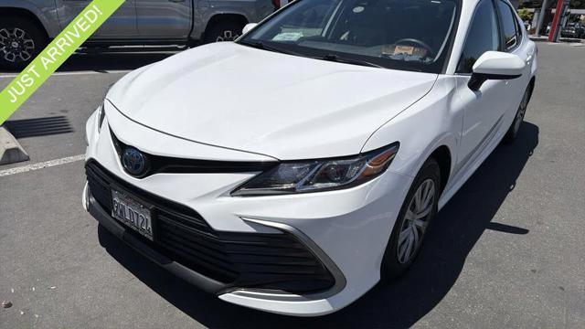 2022 Toyota Camry Hybrid LE