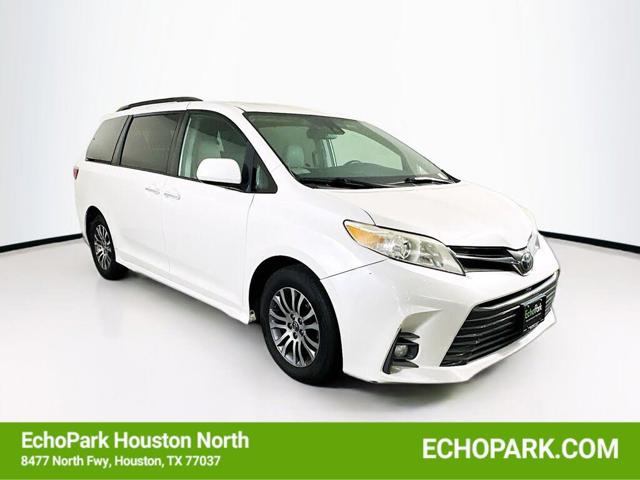 2020 Toyota Sienna XLE 7-Passenger FWD with Auto-