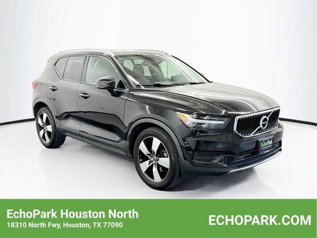 2022 Volvo XC40 T5 Momentum