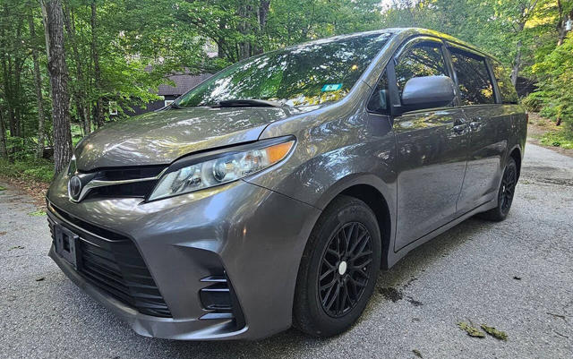 2019 Toyota Sienna LE 8-Passenger