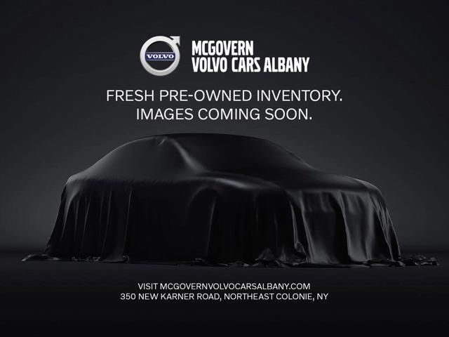 2023 Volvo XC40 B5 Plus Dark Theme AWD
