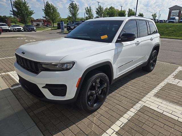 2024 Jeep Grand Cherokee Altitude 4WD