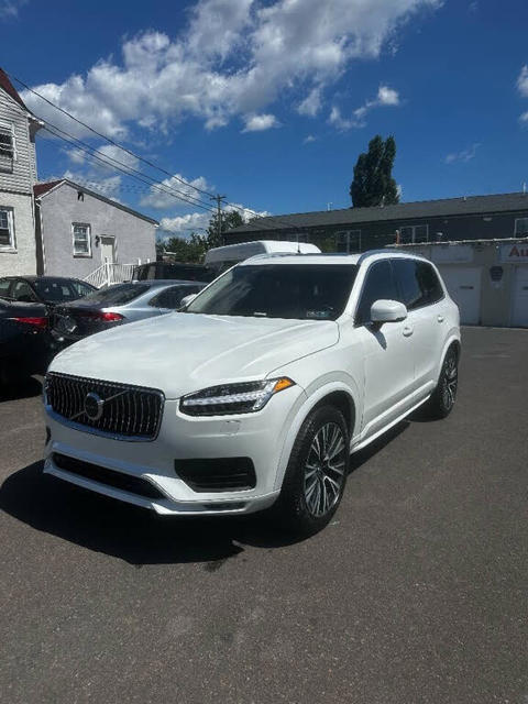 2022 Volvo XC90 T6 Momentum 7-Passenger