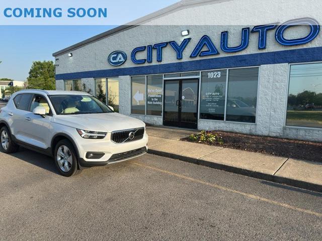 2022 Volvo XC40 T5 Momentum AWD