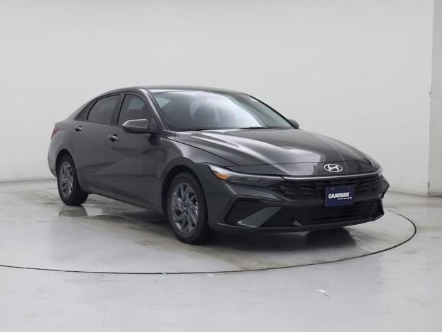 2024 Hyundai Elantra SEL FWD