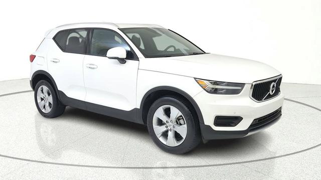 2020 Volvo XC40 T4 Momentum