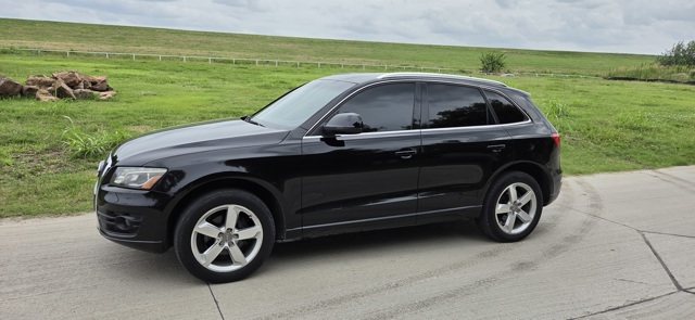 2011 Audi Q5 2.0T quattro Premium Plus