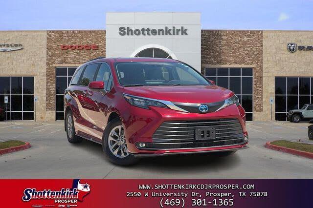 2025 Toyota Sienna XLE 7-Passenger FWD