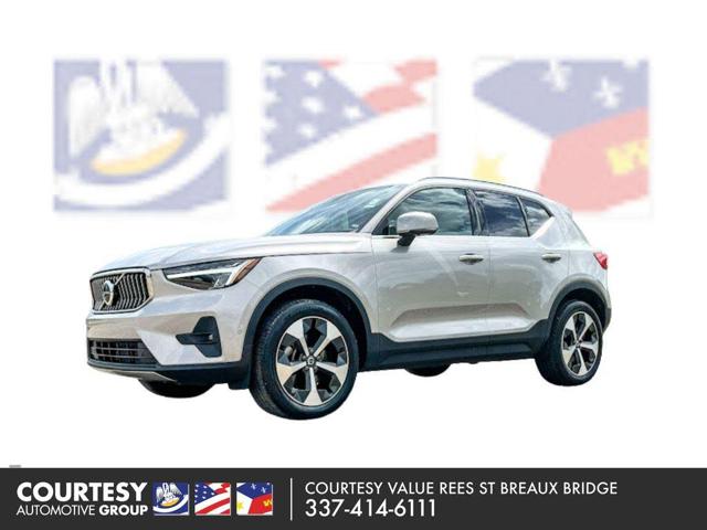 2025 Volvo XC40 B5 Plus Bright Theme AWD