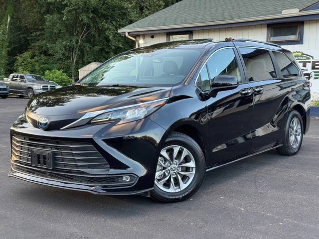2025 Toyota Sienna XLE 7-Passenger