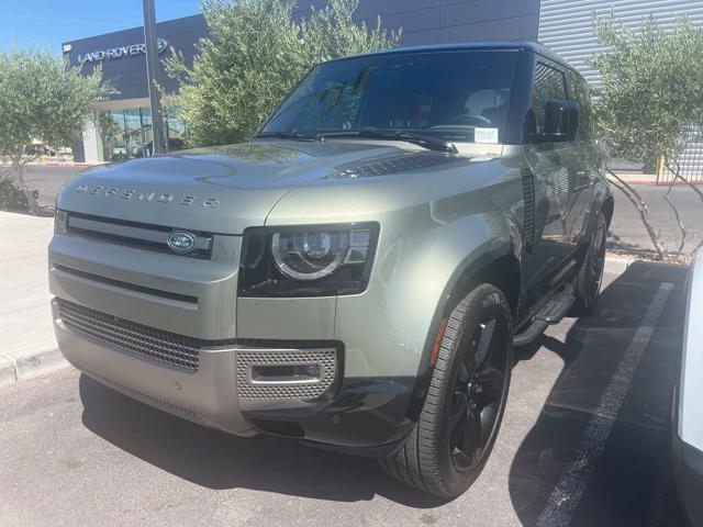 2025 Land Rover Defender 90 P400 X-Dynamic SE AWD