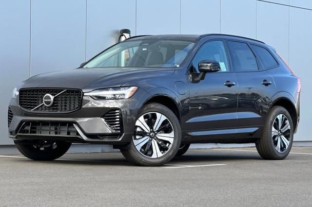 2025 Volvo XC60 Plug-In Hybrid Recharge T8 Core Dark Theme eA