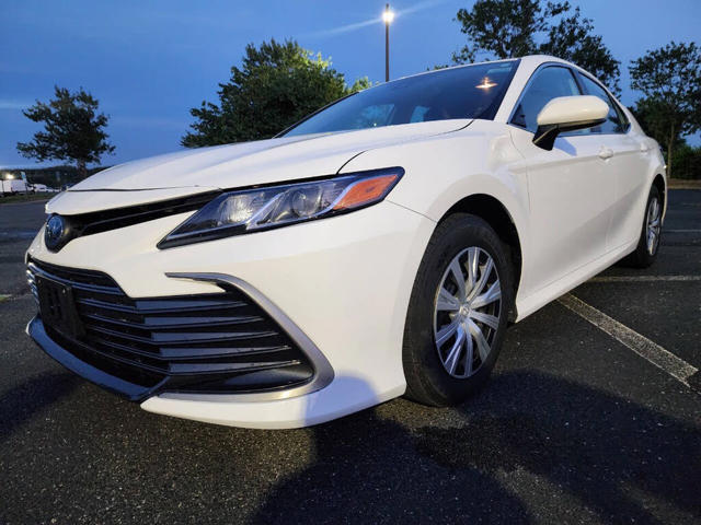 2022 Toyota Camry Hybrid LE