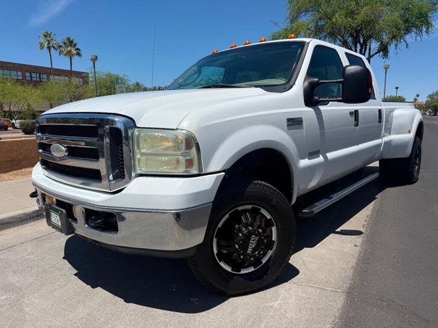 2005 Ford Super Duty F-350 DRW Lariat