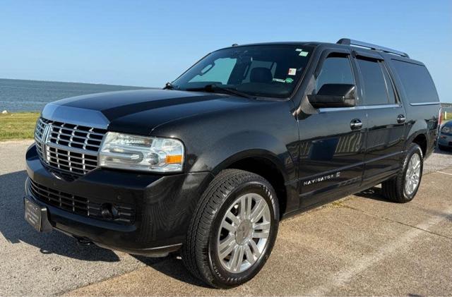 2013 Lincoln Navigator L Base