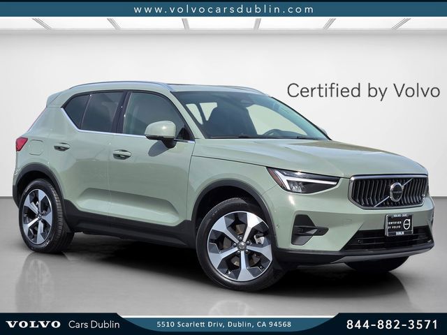 2025 Volvo XC40 B5 Plus Bright Theme AWD