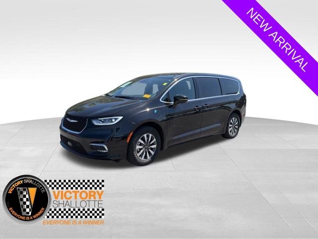 2025 Chrysler Pacifica Hybrid Select