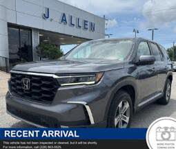 2023 Honda Pilot EX-L AWD with Captains Chairs