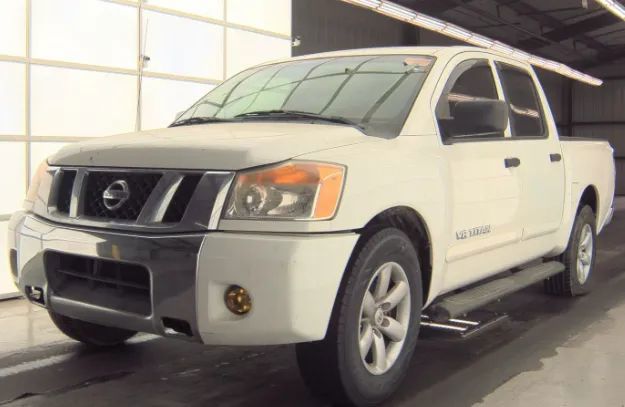 2013 Nissan Titan SV