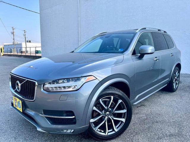 2016 Volvo XC90 T6 Momentum