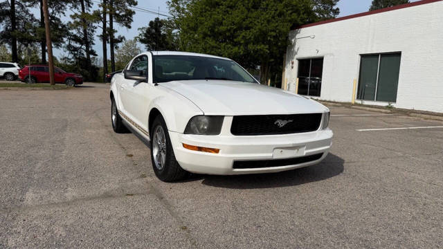 2005 Ford Mustang V6 Deluxe